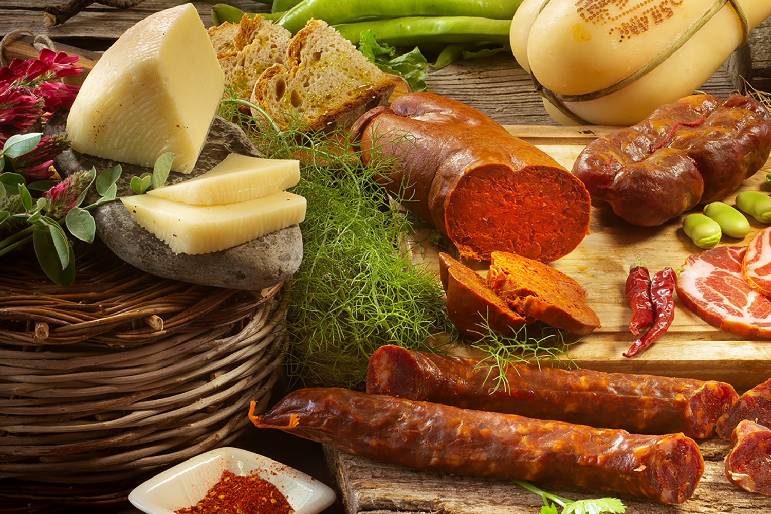 Salumi e formaggi italiani selezionati